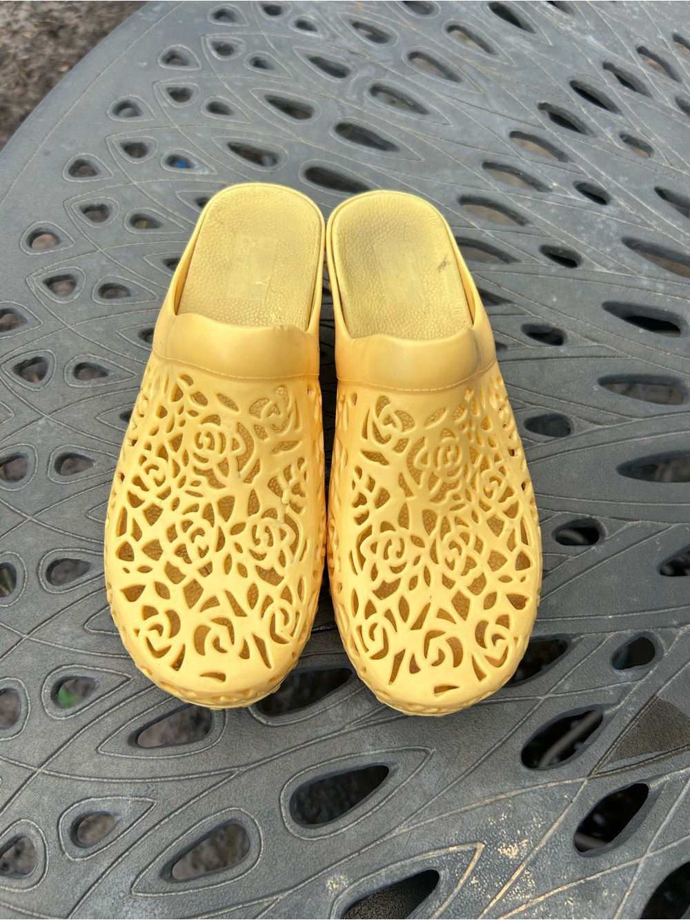 Preowned Dansko Pippa Women 39  Yellow Clog Shoe, Open Back, Thermoplastic